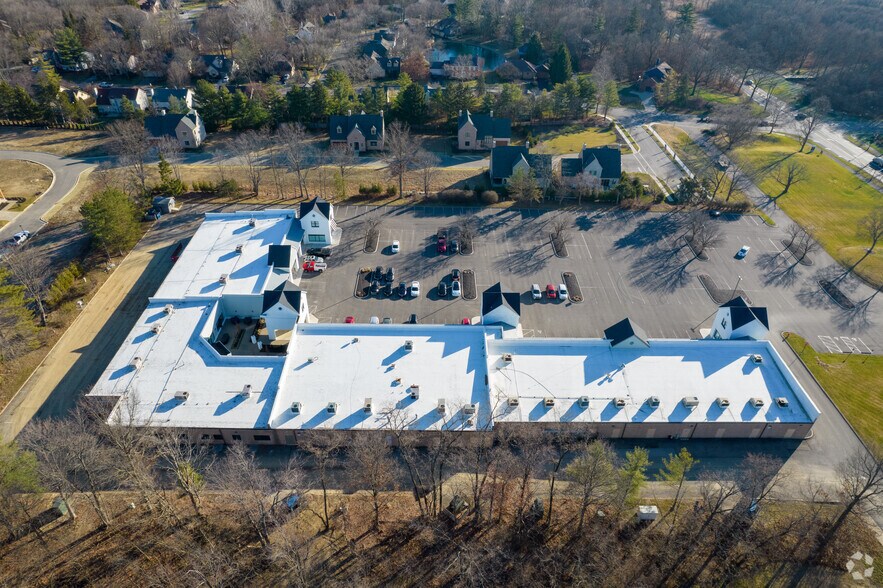 More Photos Of 120-180 E Olentangy St, Powell Unknown For Lease