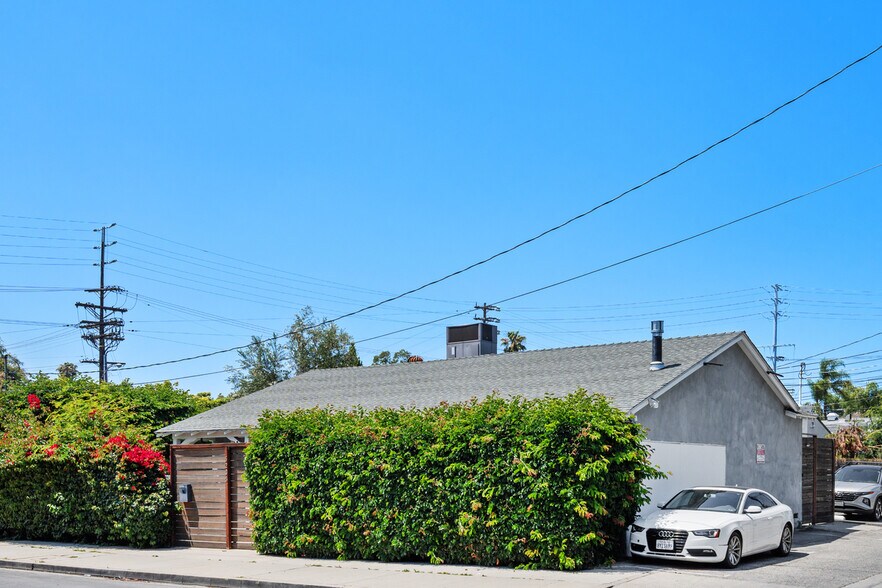 More Photos Of 12035 Magnolia Blvd, Valley Village Storefront Retail Residential For Sale