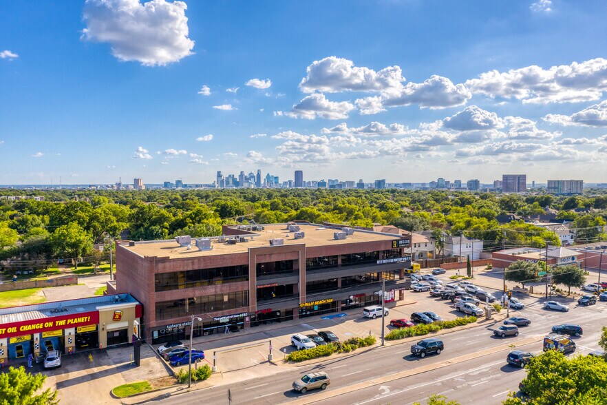 More Photos Of 5706 E Mockingbird Ln, Dallas Unknown For Lease