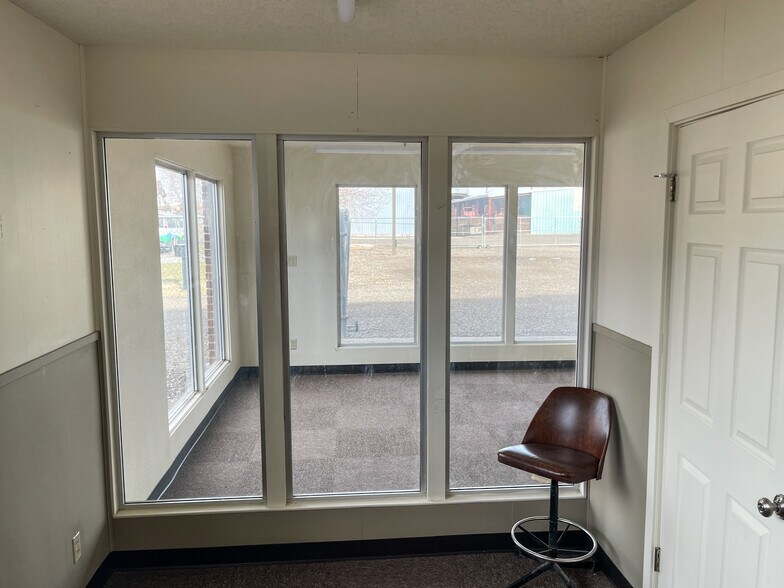 More Photos Of 710 S Oregon St, Ontario Office For Lease