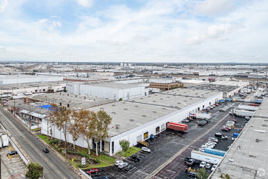 More Photos Of 3280-3294 E 26th St, Vernon Distribution For Lease