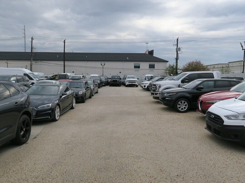 More Photos Of 6011 Skyline Dr, Houston Auto Dealership For Lease