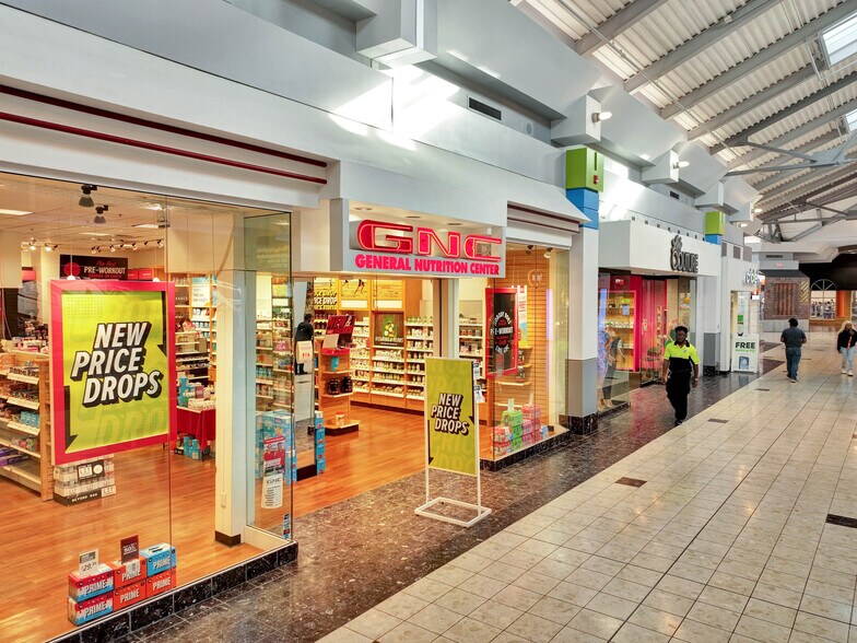 More Photos Of 2922-2930 Watson Blvd, Centerville Storefront For Lease