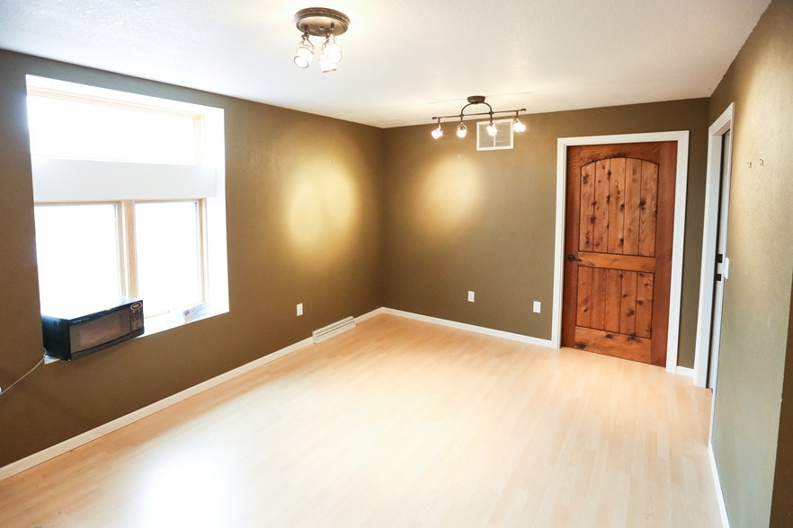 More Photos Of 6524 Seybold Rd, Madison Flex For Sale