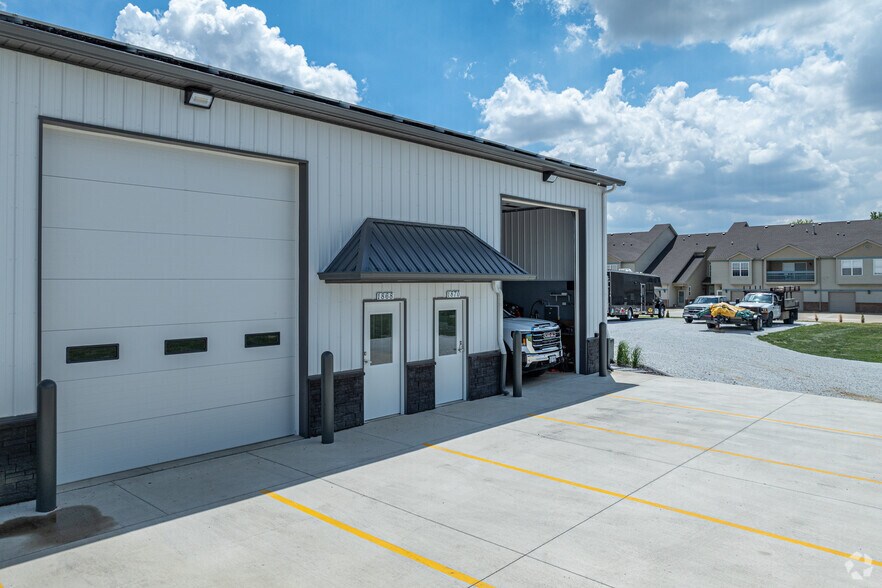 More Photos Of 1860 W Cruger Rd, Washington Warehouse For Lease