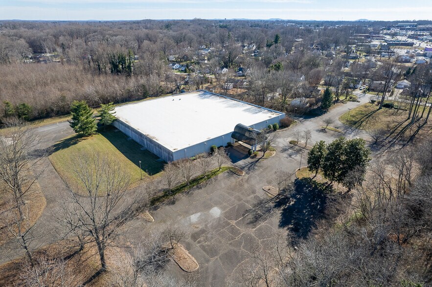 More Photos Of 205 Model Farm Rd, High Point Warehouse For Lease