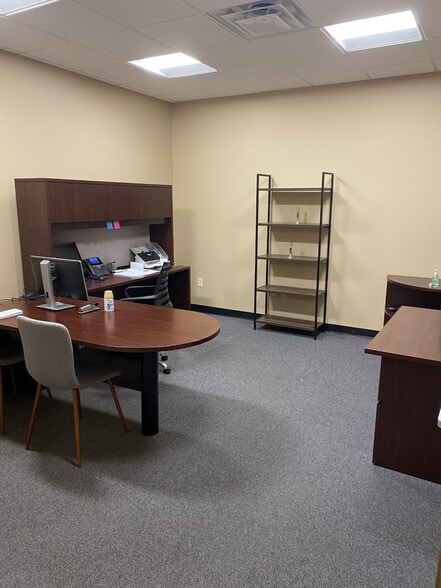 More Photos Of 2060 W Whispering Wind Dr, Phoenix Medical For Sale