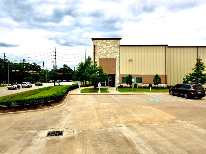 More Photos Of 21207 Hufsmith-Kohrville Rd, Tomball Warehouse For Lease