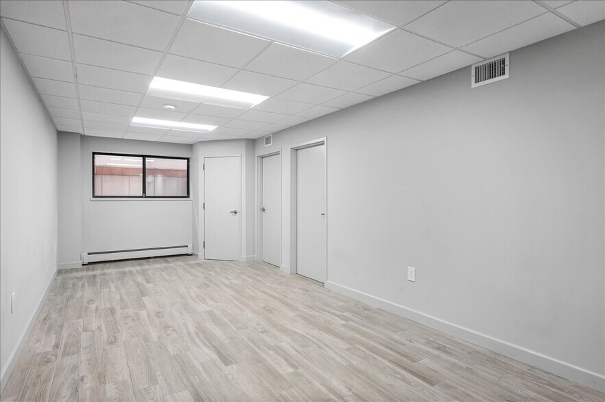 More Photos Of 2039 Palmer Ave, Larchmont Medical For Lease