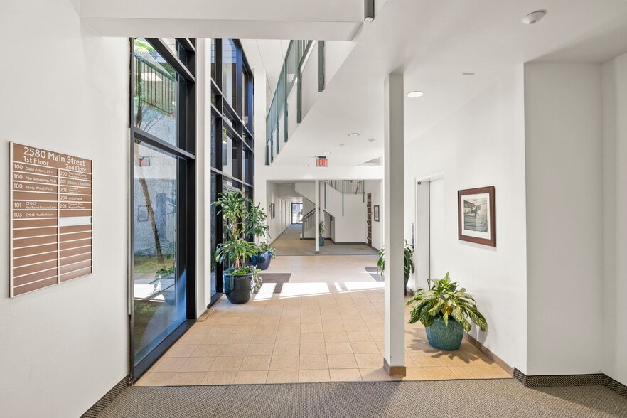 More Photos Of 2580-2590 E Main St, Ventura Loft Creative Space For Lease