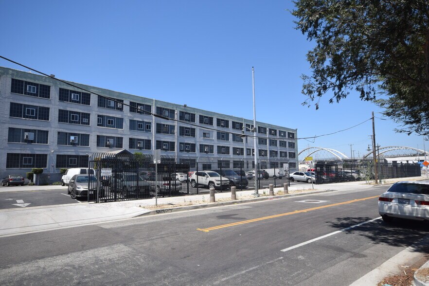 More Photos Of 2155 E 7th St, Los Angeles Manufacturing For Lease