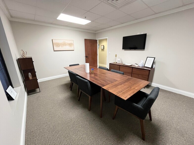 More Photos Of 7112 Crossroads Blvd, Brentwood Office For Lease