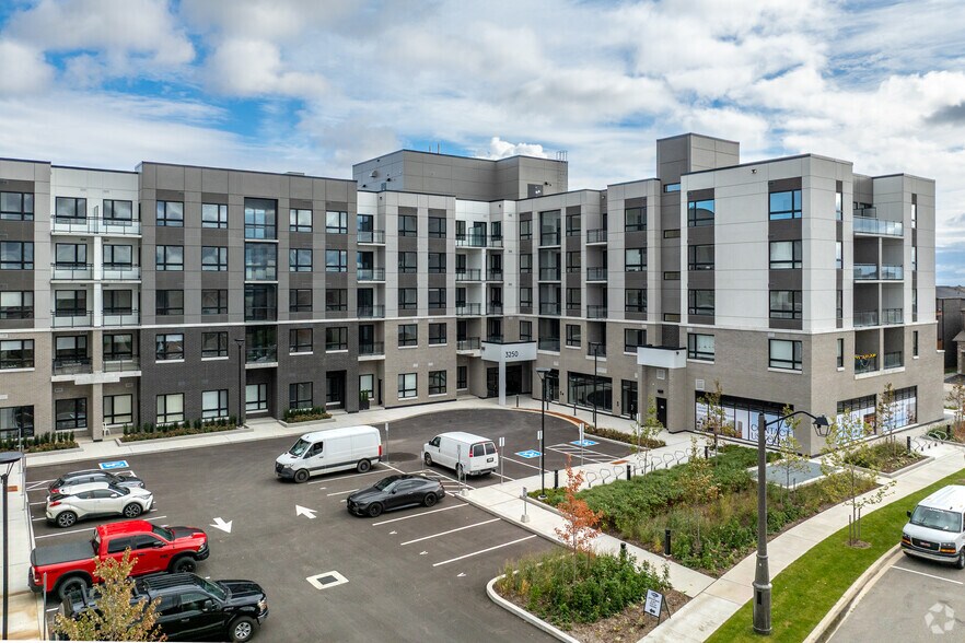 More Photos Of 3240 Carding Mill Trl, Oakville Apartments For Sale