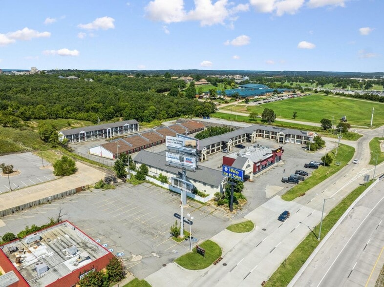 More Photos Of 419 S George Nigh Expy, Mcalester Hotel For Sale