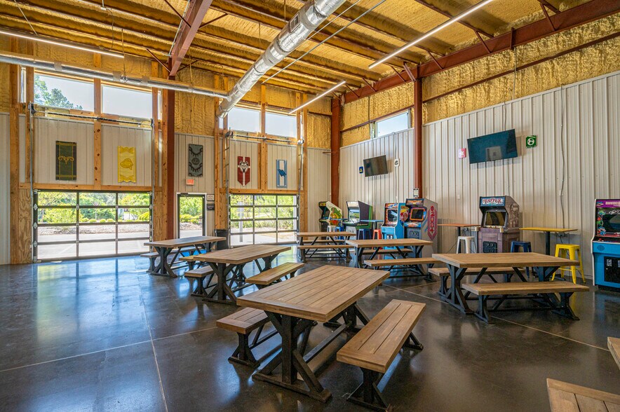 More Photos Of 8120 Windsor Hill Blvd, North Charleston Light Distribution For Lease