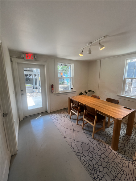 More Photos Of 46 Lois Ave, Greenville Storefront Retail Office For Lease