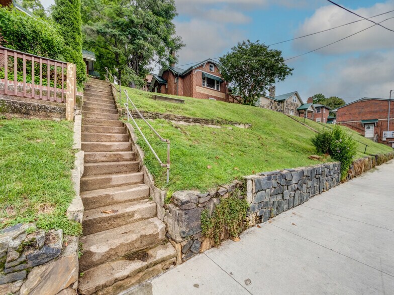 More Photos Of 271 Wallace Cir, Boone Apartments For Sale