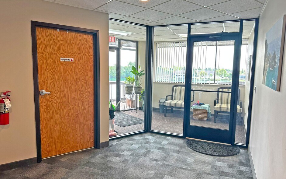 More Photos Of 650 Griswold St, Northville Medical For Lease