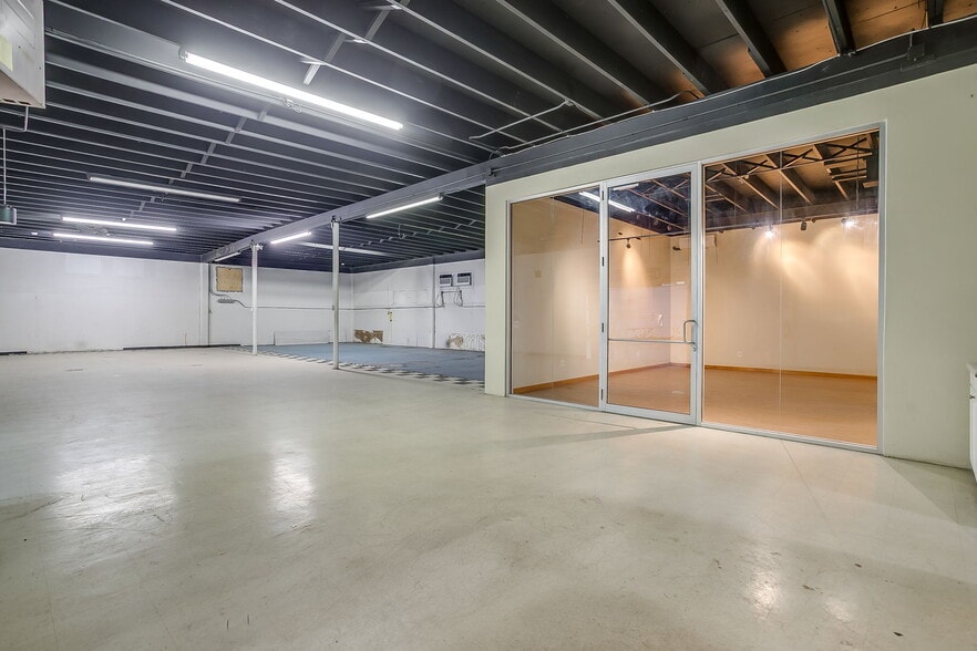 More Photos Of 5938 Eden Dr, Haltom City Warehouse For Lease