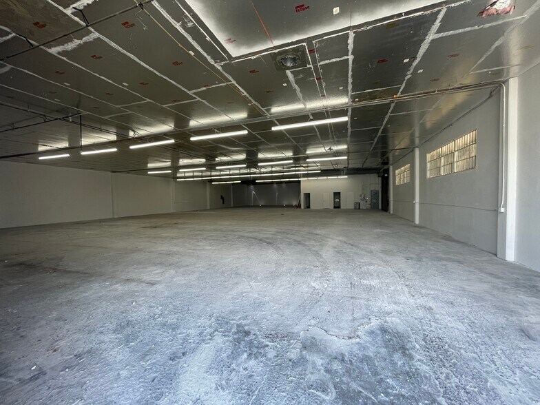 More Photos Of 7442 Varna Ave, North Hollywood Warehouse For Sale