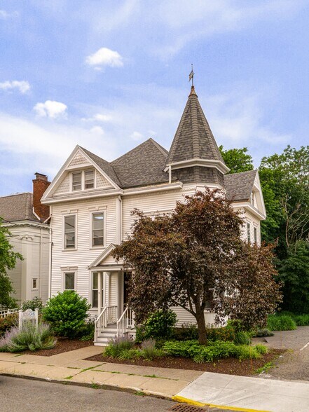 More Photos Of 437 E Allen St, Hudson Office For Sale