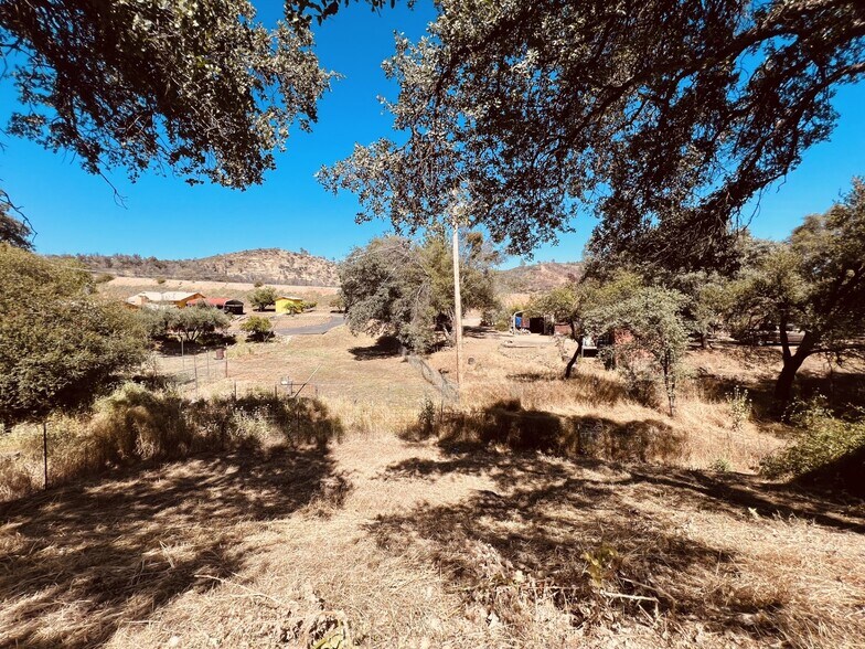 More Photos Of 5109 Smith Rd, Mariposa Office For Sale
