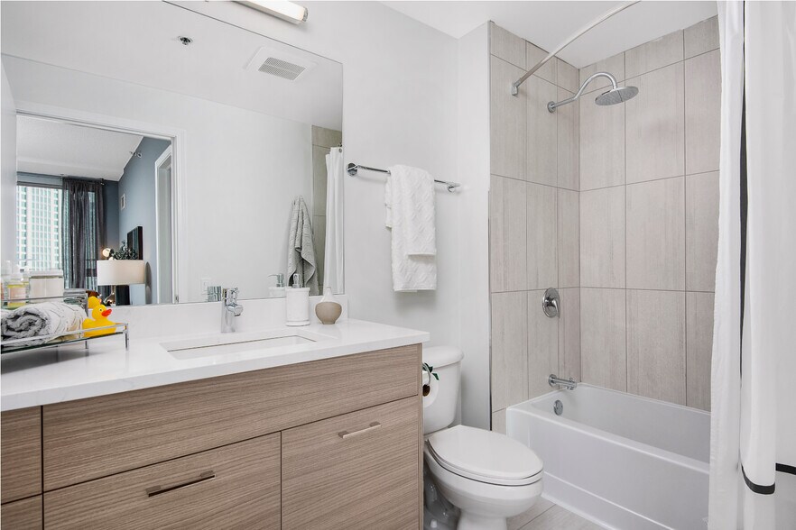 More Photos Of 300 N Canal St, Chicago Apartments For Sale