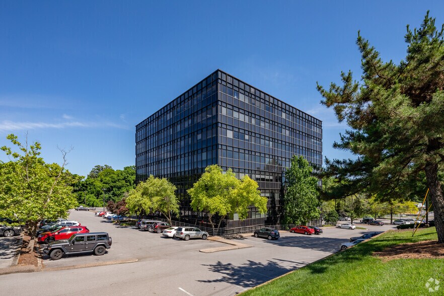 More Photos Of 1101 Kermit Dr, Nashville Office Residential For Lease