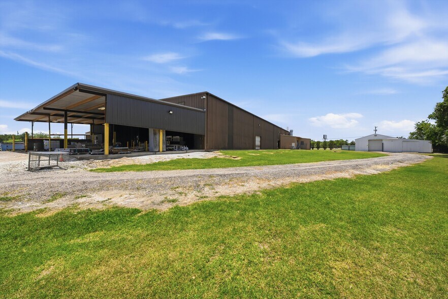 More Photos Of 6613 N 19th St, Waco Warehouse For Sale