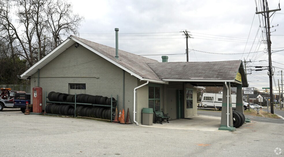 Primary Photo Of 9001 Baltimore Ave, College Park Auto Repair For Lease
