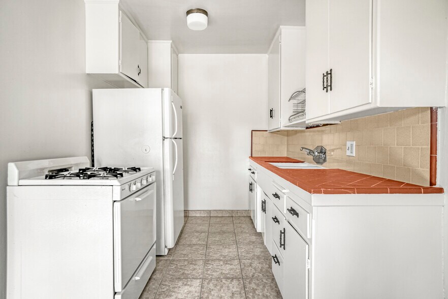 More Photos Of 904 N Spaulding Ave, Los Angeles Apartments For Sale
