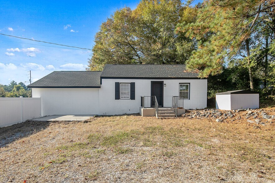 Primary Photo Of 1500 Gillespie St, Fayetteville Office For Lease