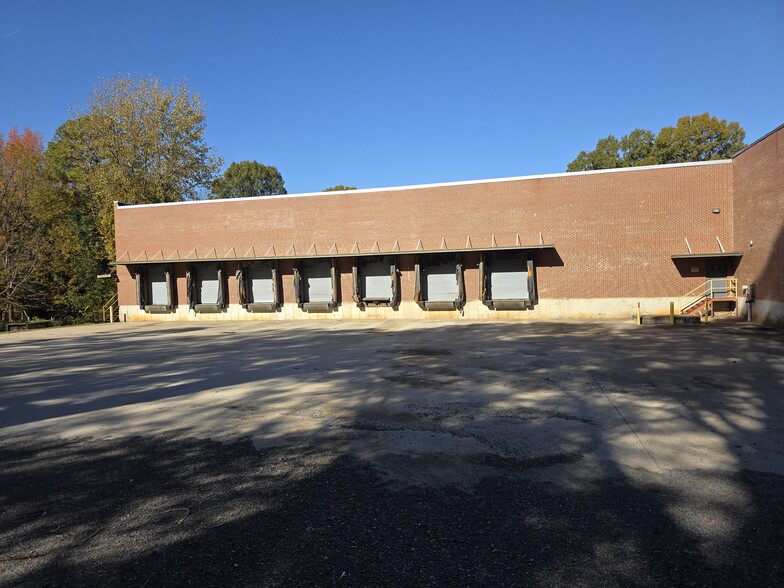 More Photos Of 600 S Railroad Ave, Kings Mountain Warehouse For Lease