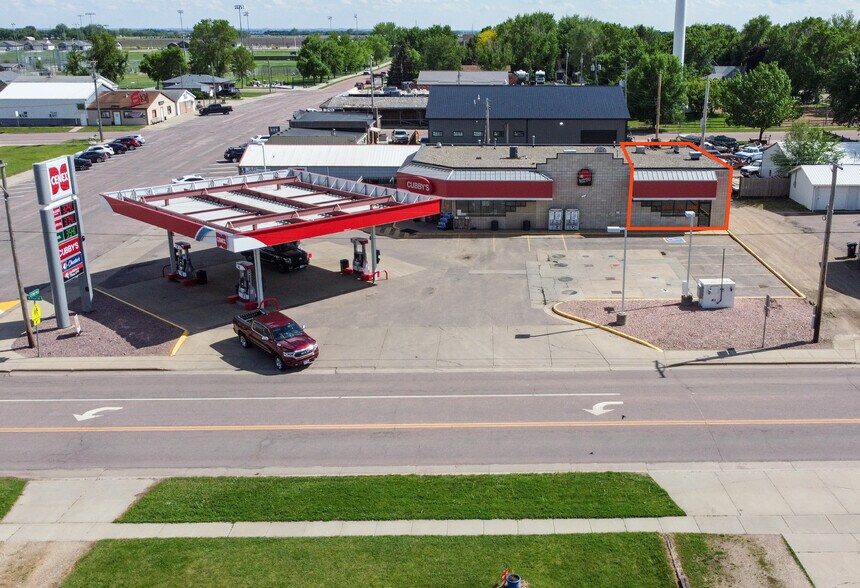 Primary Photo Of 101 W 1st St, Tea Service Station For Lease