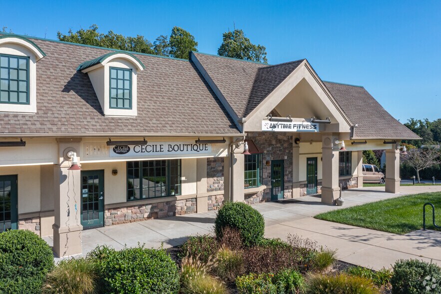 More Photos Of 201-218 Louviers Dr, Newark Freestanding For Lease