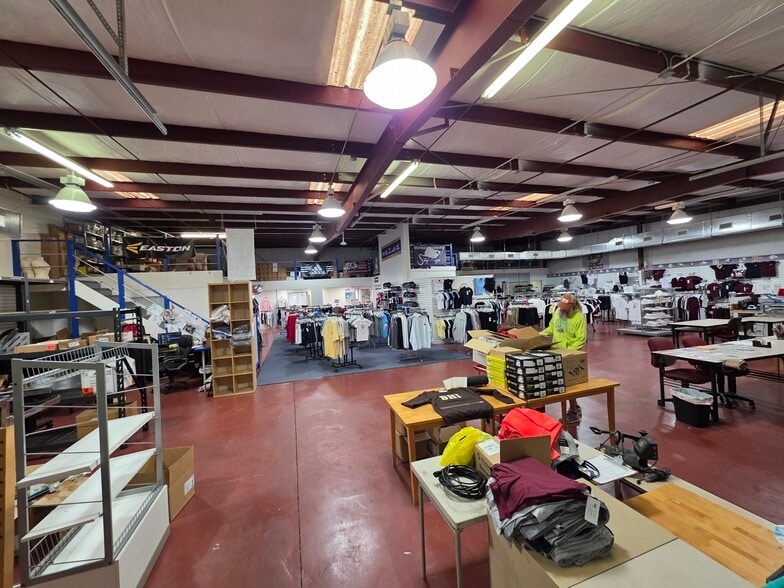 More Photos Of 29 Hunter Rd, Hilton Head Island Warehouse For Lease