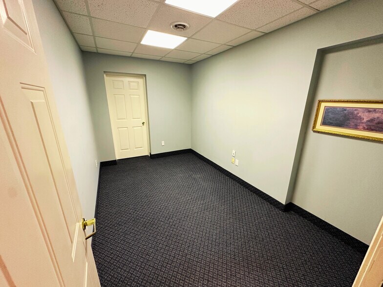 More Photos Of 55 Sullys Trl, Pittsford Office For Lease