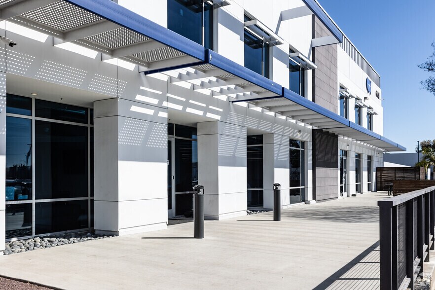 More Photos Of 6800 Valley View St, Buena Park Warehouse For Lease