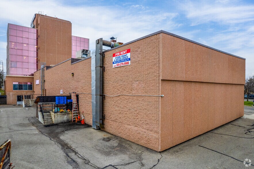 More Photos Of 918 Dundas St E, Mississauga Office For Lease