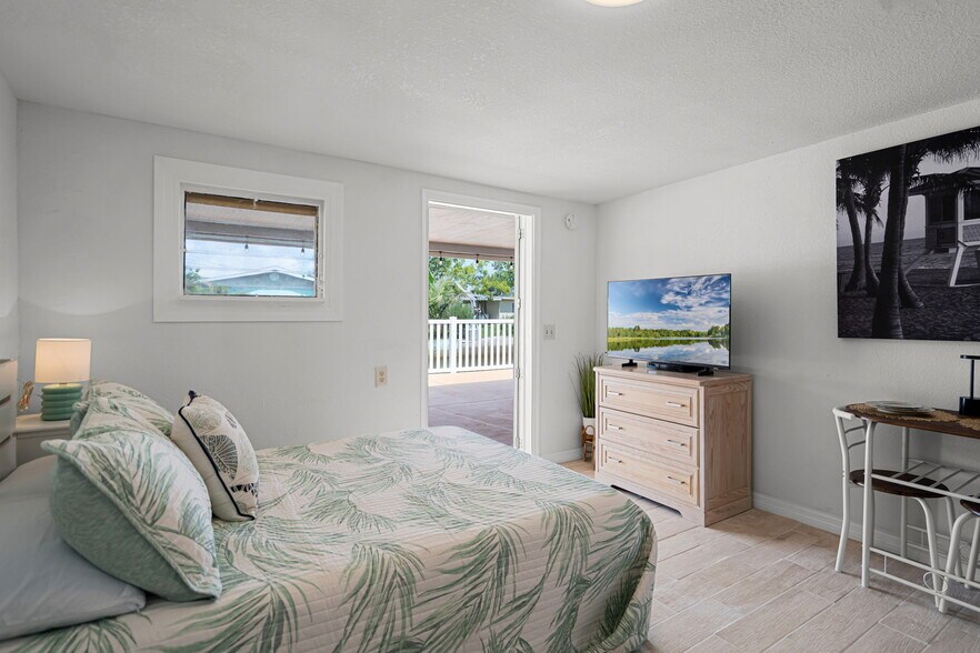 More Photos Of 13901 Old Dixie Hwy, Hudson Multifamily For Sale