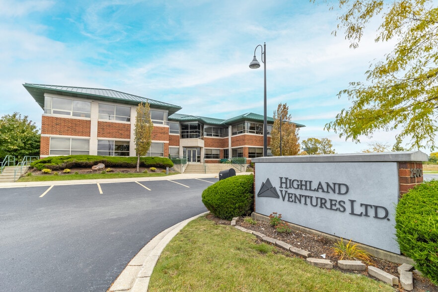 More Photos Of 2500 Lehigh Ave, Glenview Flex For Lease