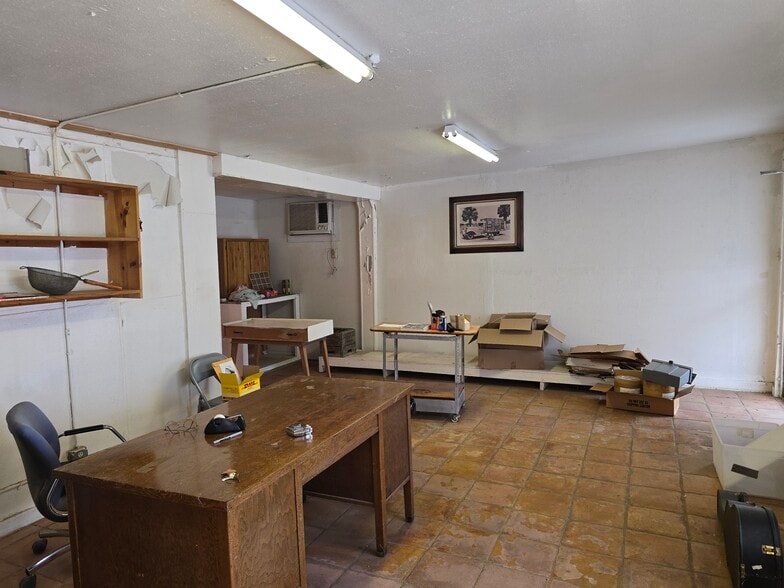 More Photos Of 10000 McCullough Ave, San Antonio Distribution For Sale