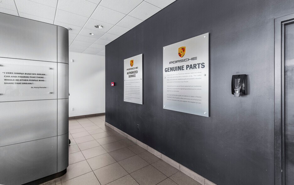 More Photos Of 5385 N I 55 St, Jackson Auto Dealership For Sale