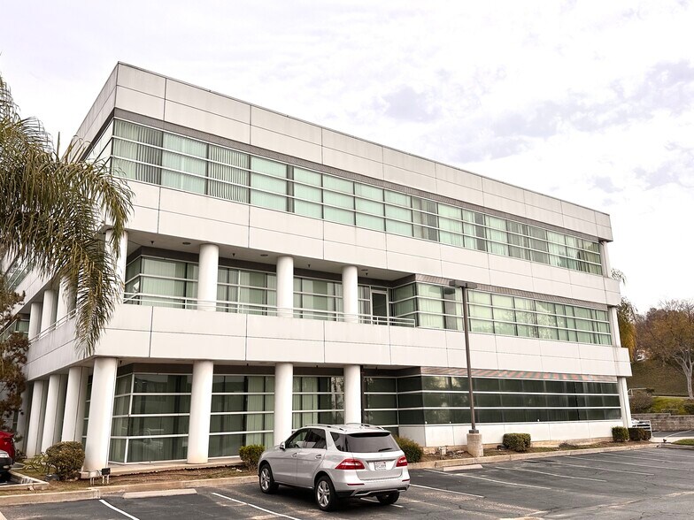 More Photos Of 1111 Corporate Center Dr, Monterey Park Loft Creative Space For Sale