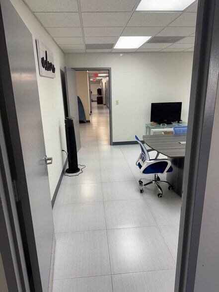 More Photos Of 16666 NE 19th Ave, North Miami Beach Office For Lease