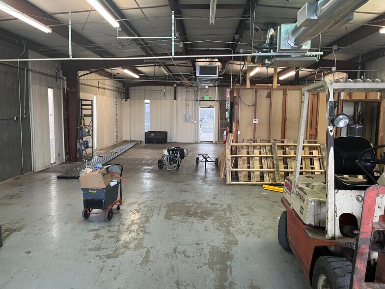 More Photos Of 8175 E 46th St, Tulsa Manufacturing For Sale