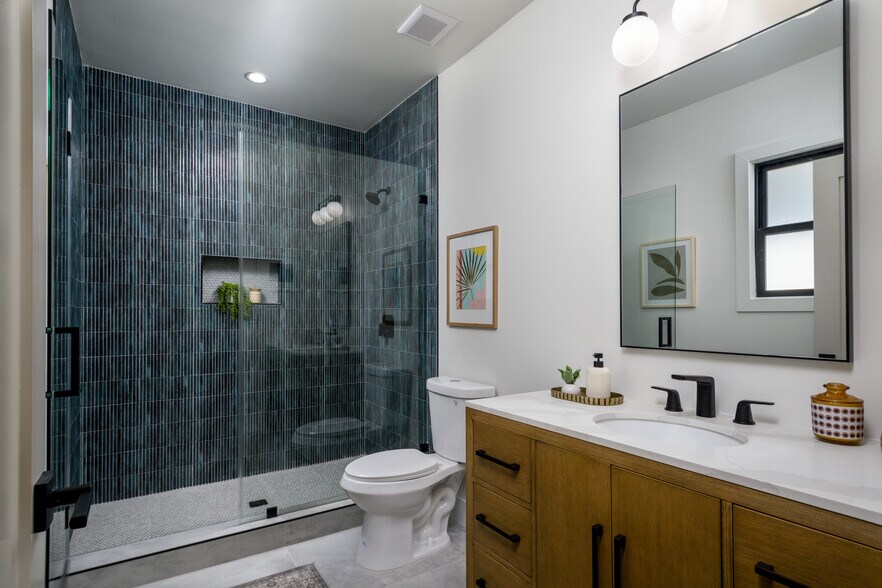 More Photos Of 223 Howland Canal, Venice Multifamily For Sale