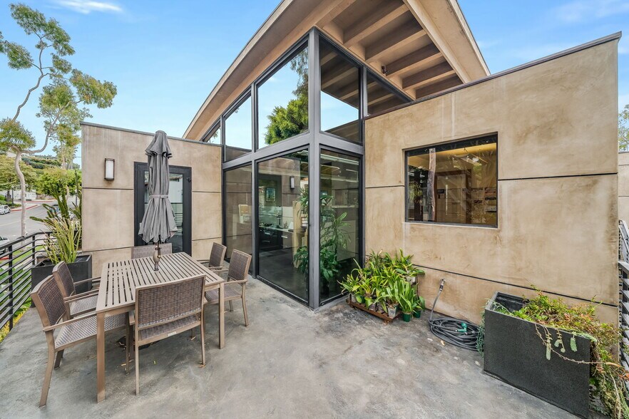 More Photos Of 345-349 3rd St, Laguna Beach Loft Creative Space For Sale