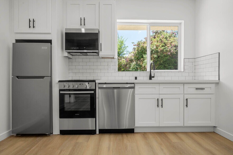 More Photos Of 8419-8425 S Western Ave, Los Angeles Apartments For Sale