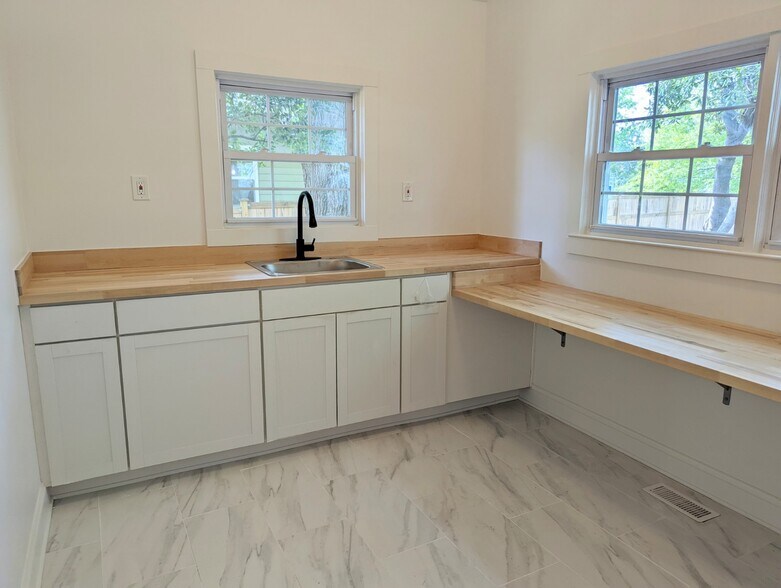 More Photos Of 9 East Ave, Greenville Office Residential For Sale